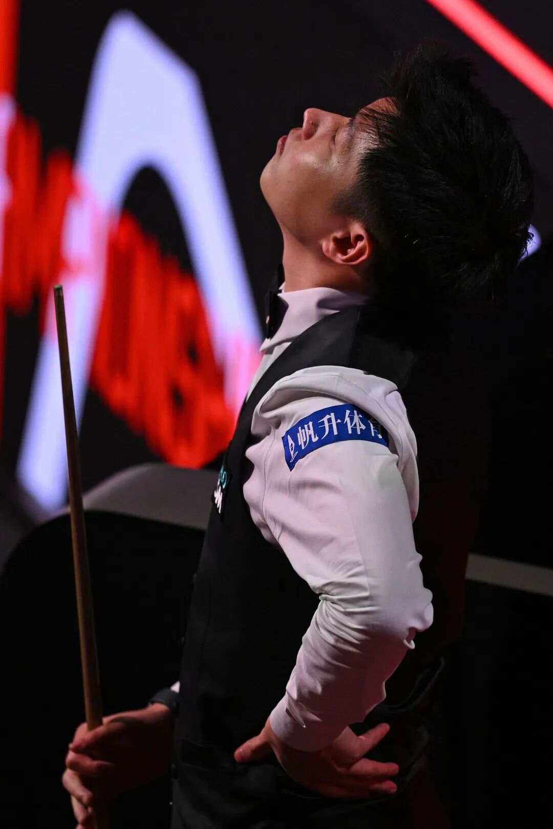 显示出了一 显示出了一