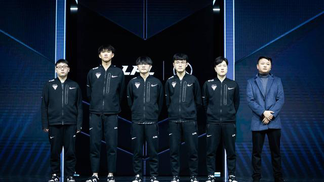 主动拥抱团 主动拥抱团